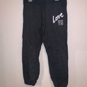 Cropped VS sweatpants